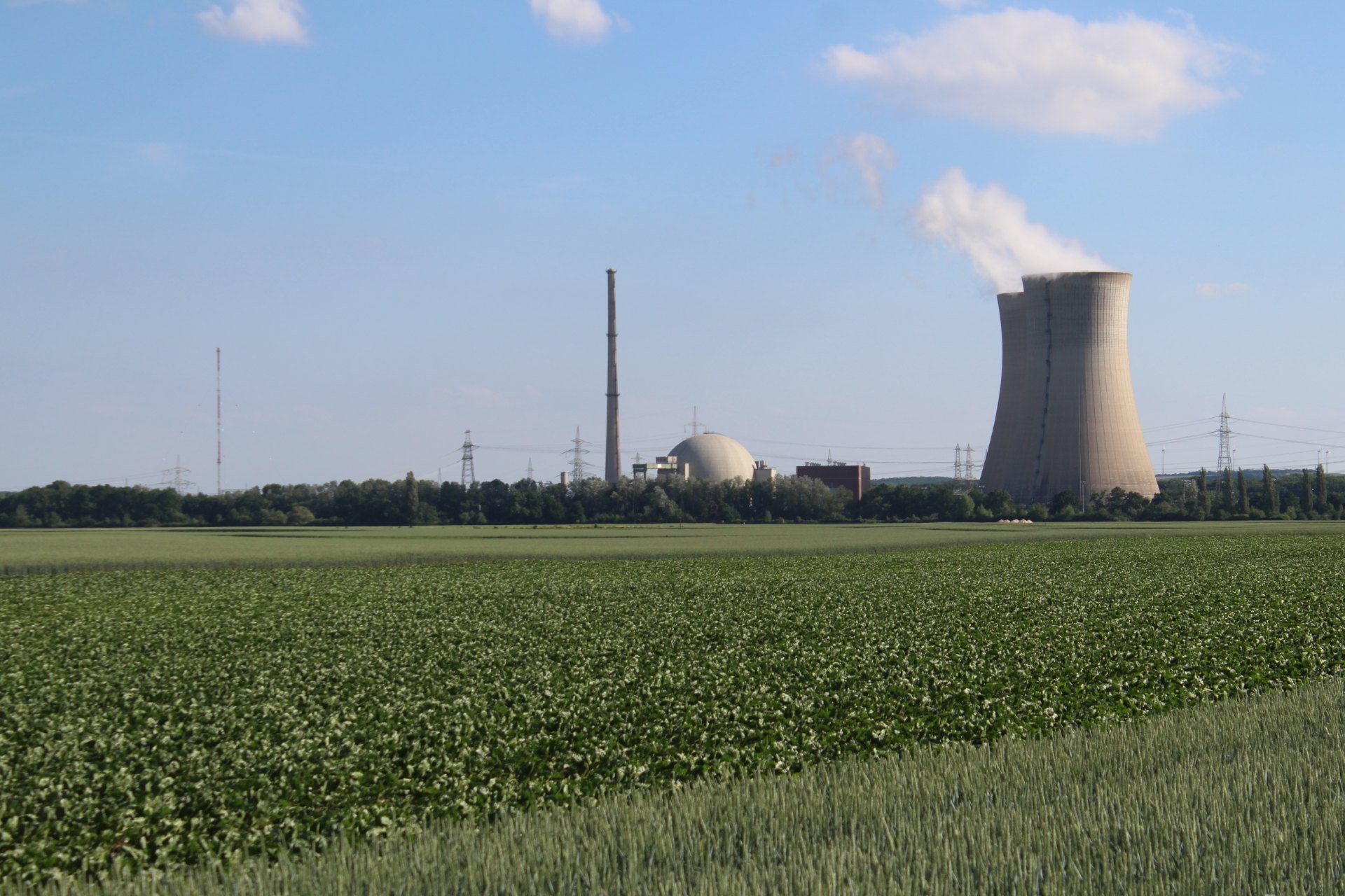 Cooling towers of the decommissioned Grafenrheinfeld nuclear power plant, a PreussenElektra site of the kind now assessed for data centres